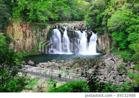 [Miyazaki Prefecture] Fresh green Sekinoo Waterfall (100 selections of waterfalls in Japan) 89132986