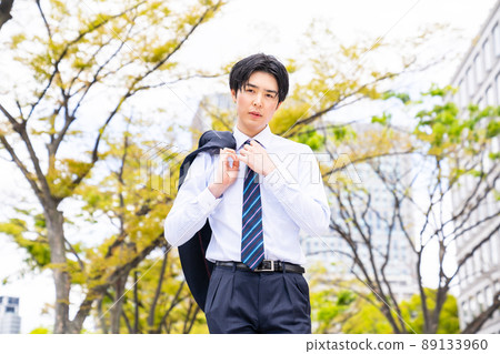 酷商人肖像戶外戶外年輕人 89133960