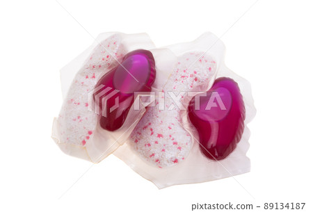 washing capsules isolated 89134187