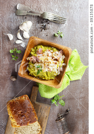 Creamy avocado dip with cilantro and bread Creamy avocado dip with cilantro and bread 89135878