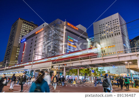日本東京城市景觀:從川崎站南十字路口看川崎站前的城市景觀 日本東京城市景觀:從川崎站南十字路口看川崎站前的城市景觀 89136487