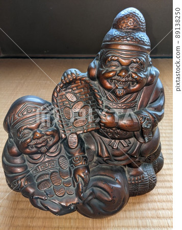 Good luck figurine Lucky god on tatami mat (Daikokuten and Ebisu) 89138250