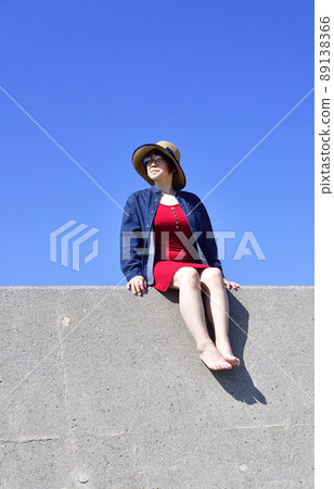 在北海道森町佐原漁港拍攝一名戴著草帽的婦女的肖像 89138366