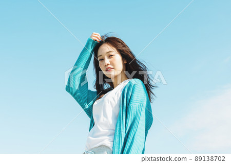 Female outdoor portrait 89138702