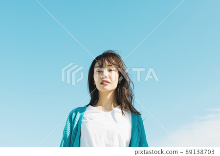 Female outdoor portrait 89138703