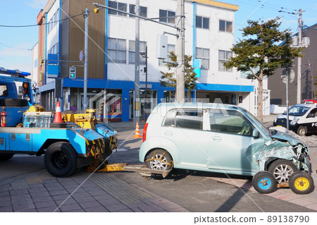 Scenery of tow truck moving work of accident vehicle 89138790