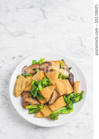 Stir-fried bamboo shoots and tofu in oyster sauce Stir-fried bamboo shoots and tofu in oyster sauce 89139685