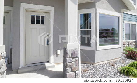 Panorama Townhouse exterior with white front door and bay windows Panorama Townhouse exterior with white front door and bay windows 89139924