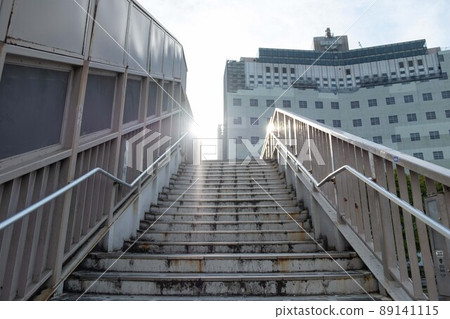 Pedestrian bridge in front of Shinagawa station Pedestrian bridge in front of Shinagawa station 89141115
