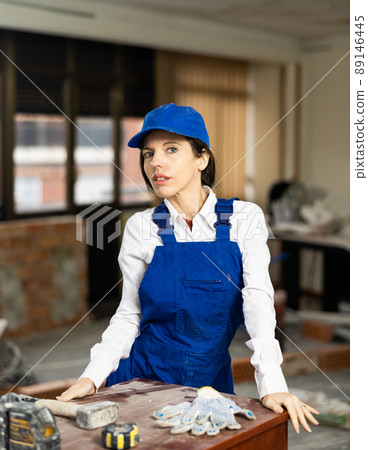 Female foreman standing inside building under construction Female foreman standing inside building under construction 89146445