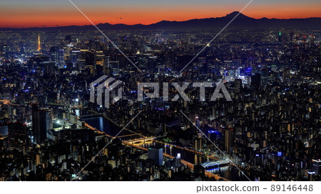富士山和東京晴空塔的夜景 富士山和東京晴空塔的夜景 89146448