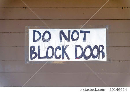 Do not block door signage on a brown wooden wall at San Francisco, California Do not block door signage on a brown wooden wall at San Francisco, California 89146624