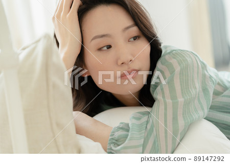 Young woman lying upset Young woman lying upset 89147292