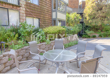 Outdoor dining round table and chairs at San Francisco, California Outdoor dining round table and chairs at San Francisco, California 89147959