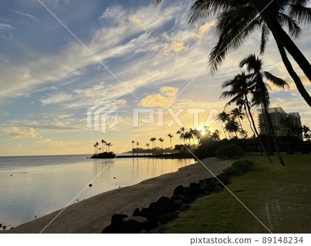 Beautiful sunset seen from Waikiki 89148234