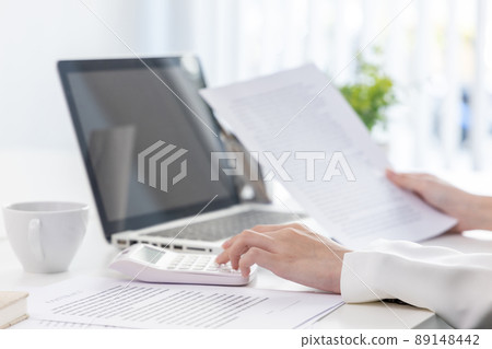 Business woman analyzing data graph in private office room, Presents Graph data and plan marketing strategies for executives who attend team meetings to analyze and develop for business. 89148442