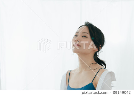 Beauty portrait of young woman Beauty portrait of young woman 89149042