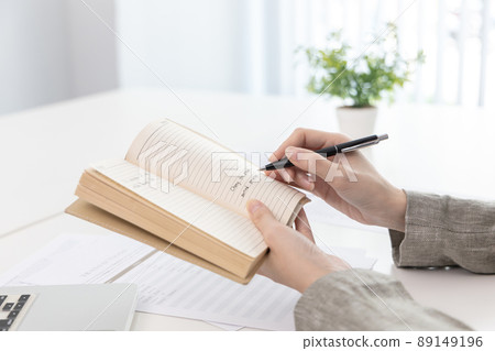 Head of marketing is recording the company's financial growth statistics using graphs as a reference for reviewing and analyzing the results, Taking notes and analyzing data graphs in office. Head of marketing is recording the company's financial growth statistics using graphs as a reference for reviewing and analyzing the results, Taking notes and analyzing data graphs in office. 89149196