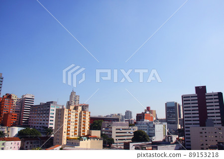 巴西聖保羅城市景觀和藍天 89153218