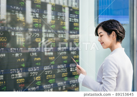 看股票板的女人 89153645