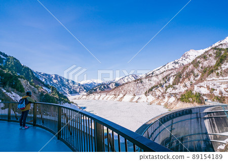 (Toyama Prefecture) Snow-covered Kurobe Dam / Lake in April (Toyama Prefecture) Snow-covered Kurobe Dam / Lake in April 89154189