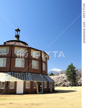 Sakura and La Rush in Kiyoharu Art Village, Yamanashi Prefecture April Sakura and La Rush in Kiyoharu Art Village, Yamanashi Prefecture April 89157539