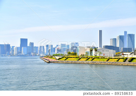 View toward Toyosu Gururi Park from Ariake Kita Ryokudo Park (Koto-ku, Tokyo) [2022.4] 89158633