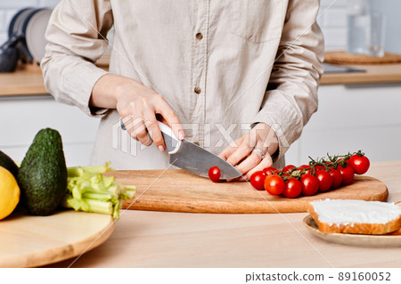 Woman cutting vegetables for salad 89160052