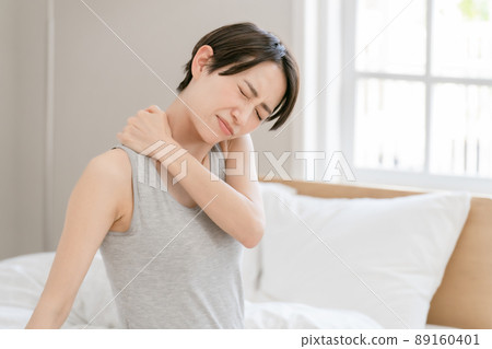 Female morning stiff shoulder bed Female morning stiff shoulder bed 89160401