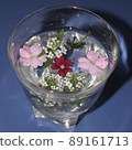 Cute flowers floating in the water of the glass 89161713