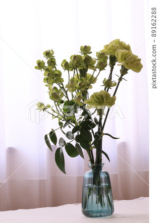 Green flowers 89162288