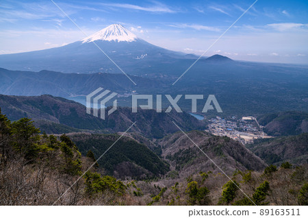 （山梨縣）從禦坂山脈的山脊線看到的富士山，小岳-鬼岳 89163511