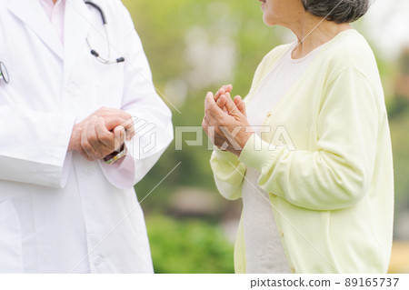 Doctor and patient outdoor parts cut 89165737