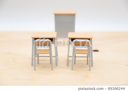 Classroom image Desk and table Small class image Classroom image Desk and table Small class image 89166244