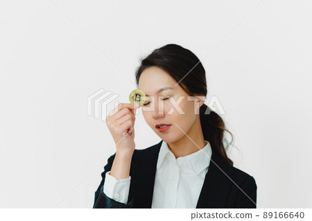 女性加密資產白色背景 女性加密資產白色背景 89166640