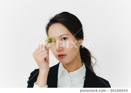 女性加密資產白色背景 女性加密資產白色背景 89166643