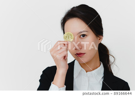女性加密資產白色背景 女性加密資產白色背景 89166644