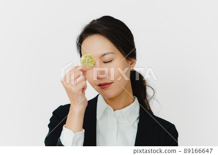 女性加密資產白色背景 89166647