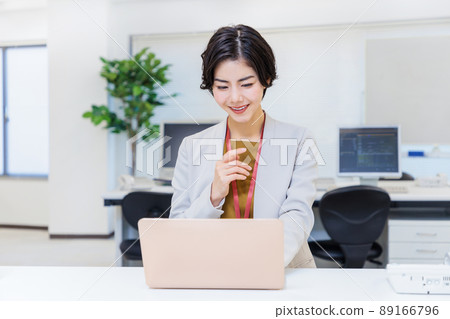 辦公室業務女人 89166796