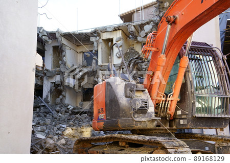 Demolition work 89168129