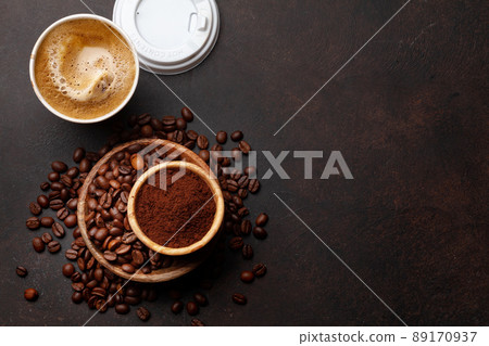 Takeaway cup, roasted coffee beans and ground coffee Takeaway cup, roasted coffee beans and ground coffee 89170937