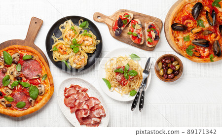 Italian cuisine. Pizza, pasta and toasts 89171342