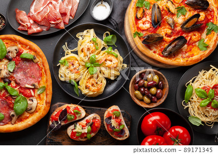 Italian cuisine. Pizza, pasta and toasts Italian cuisine. Pizza, pasta and toasts 89171345