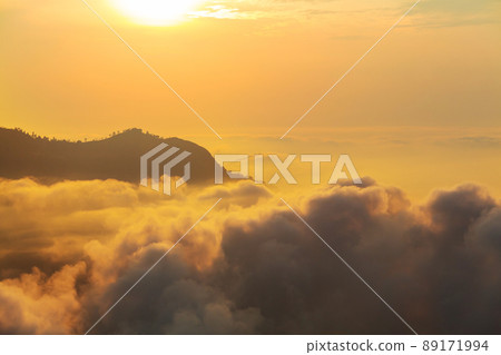 Above clouds 89171994