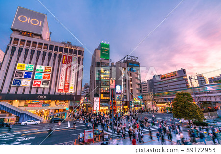 日本東京城市景觀已被解除以防止傳播...... BA.2 多重感染爆炸......上野站前很多人= 4月2日 日本東京城市景觀已被解除以防止傳播...... BA.2 多重感染爆炸......上野站前很多人= 4月2日 89172953