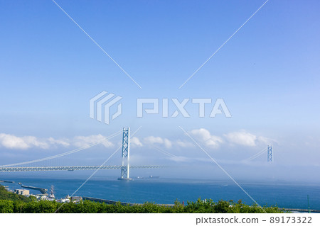 被霧包圍的明石海峽大橋 被霧包圍的明石海峽大橋 89173322