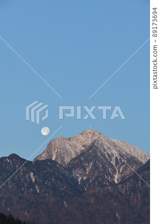 Mukawa-cho, Hokuto-shi, the moon of March 16th, sinks in Kaikoma Marici 89173694