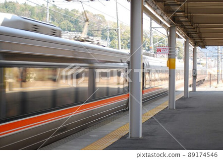 貨幣列車 貨幣列車 89174546