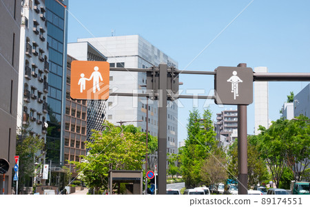 自行車行人分離人行道 東京山手通 89174551