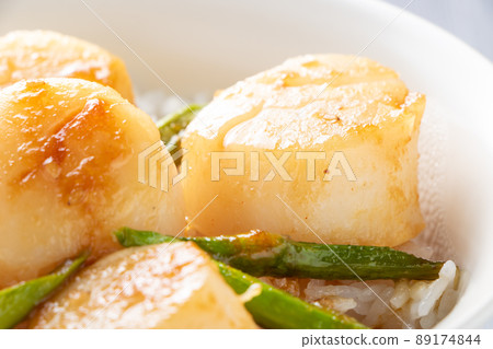 Scallop bowl up. 89174844